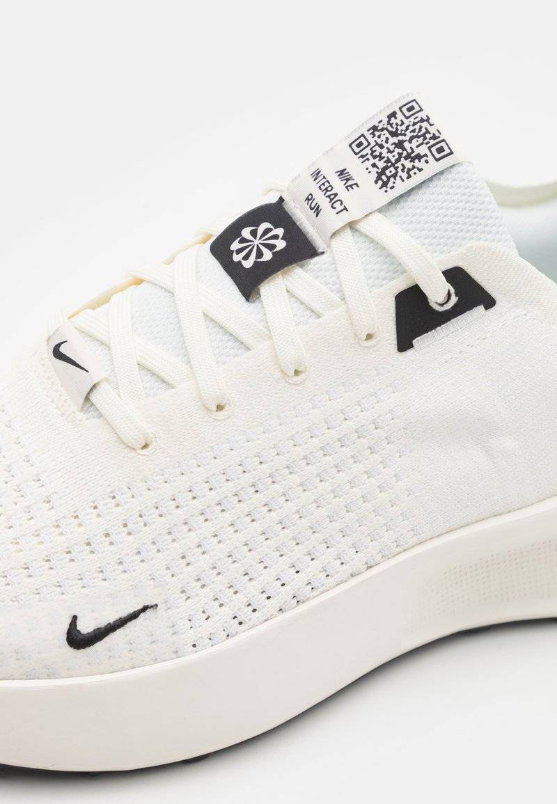 Nike Performance Nike Performance INTERACT RUN - Minimalist running shoes Valentinstagsangebot