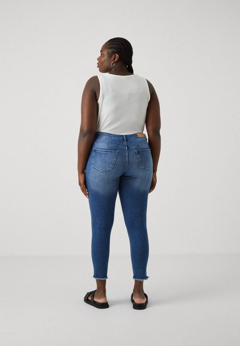 ONLY Carmakoma ONLY Carmakoma CARWILLY - Jeans Skinny Fit - medium blue denim Fabrikladen