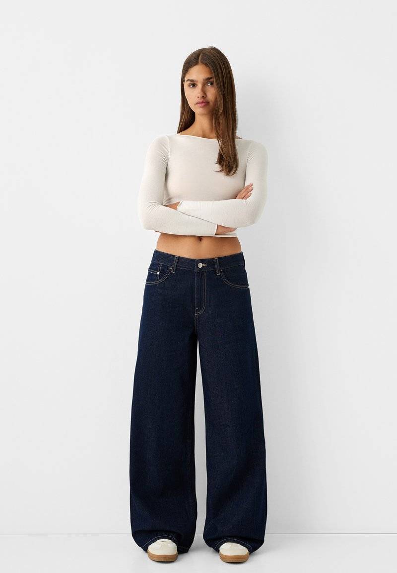 Bershka Bershka WIDE-LEG - Relaxed fit jeans - royal blue Begrenzt auf 3 Tage