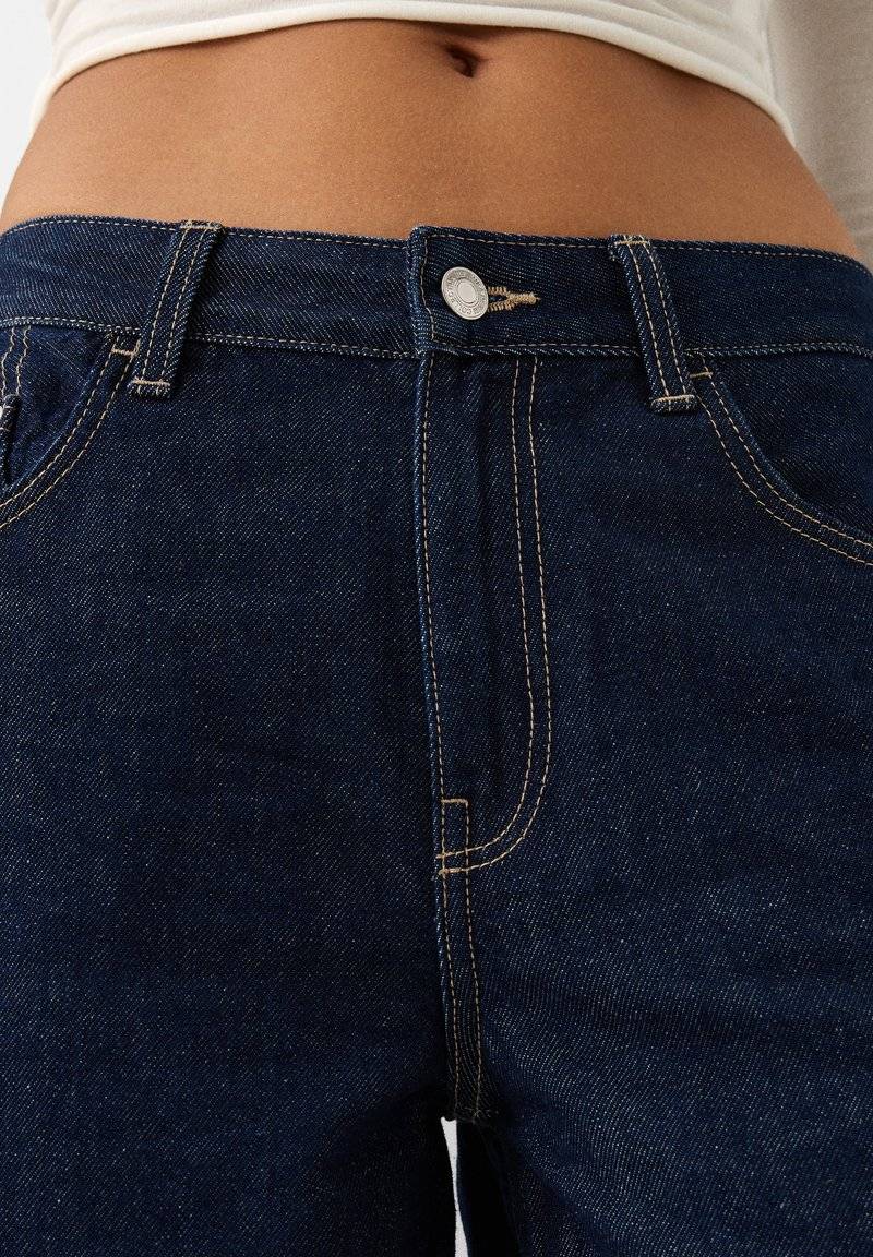 Bershka Bershka WIDE-LEG - Relaxed fit jeans - royal blue Begrenzt auf 3 Tage