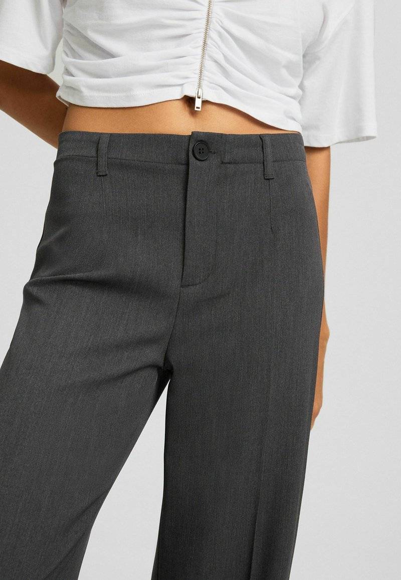 Bershka Bershka WIDE-LEG TAILORED - Trousers - mottled dark grey zollfrei