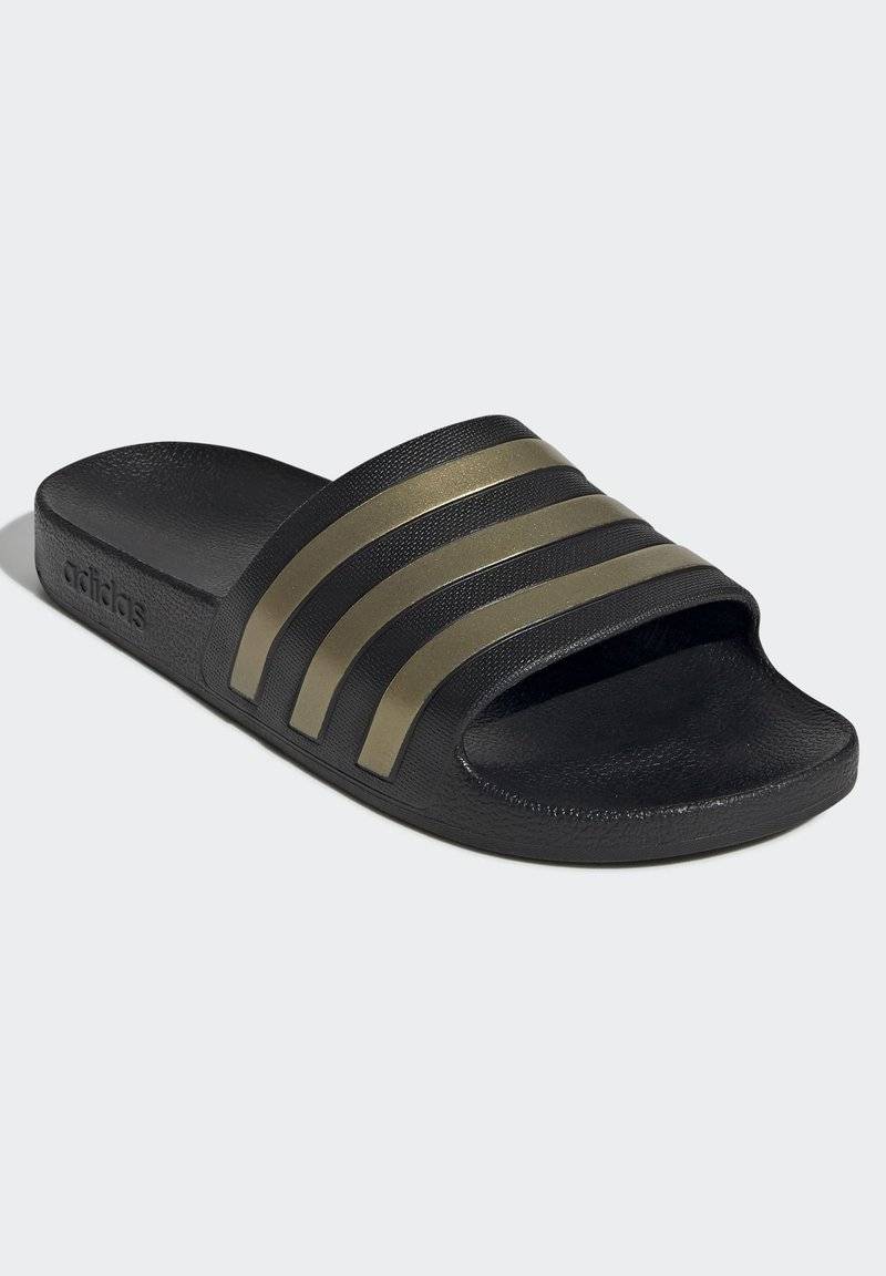 adidas Sportswear adidas Sportswear ADILETTE AQUA - Pool slides - core black gold met core black Muttertagsangebot