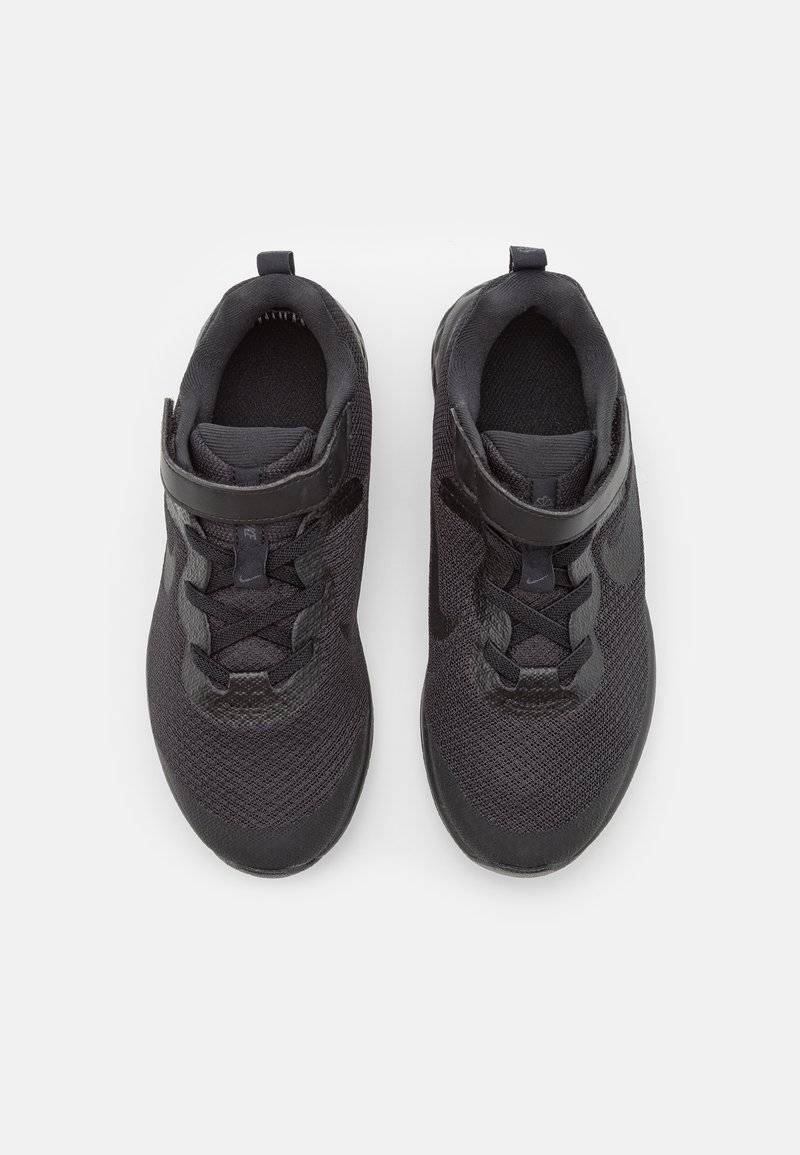 Nike Performance Nike Performance NIKE REVOLUTION 6 FLYEASE (PS - Neutral running shoes - black Blitzangebot