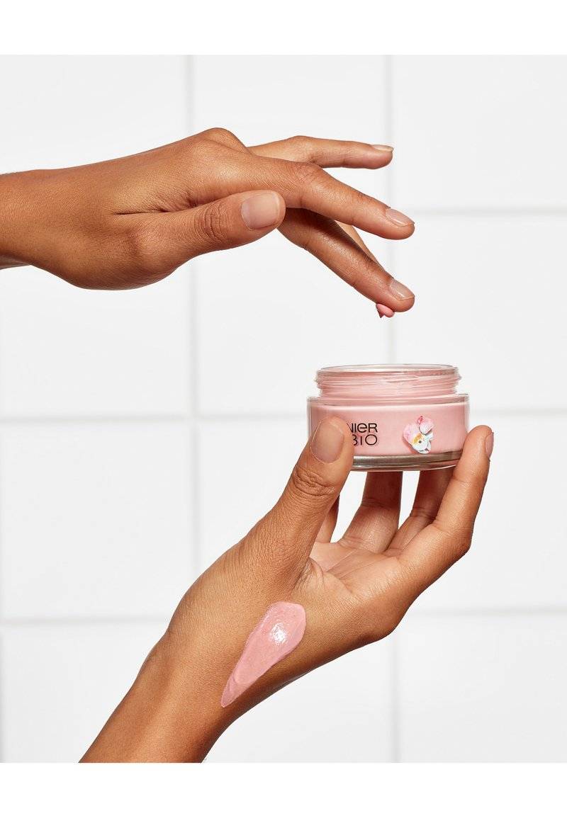 Garnier Garnier ORGANIC ROSY GLOW 3IN1 ROSÉ CREAM - Face cream Blitzverkäufe