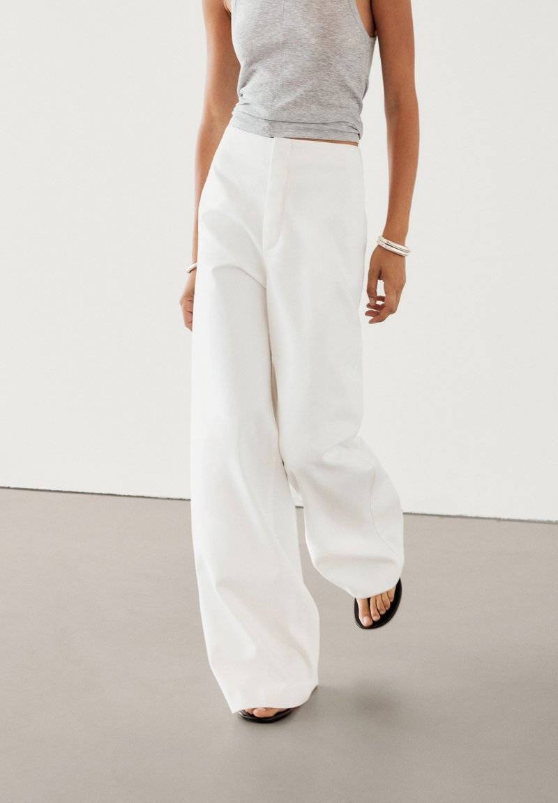Massimo Dutti Massimo Dutti HIGH-WAIST FLARED - Trousers - white