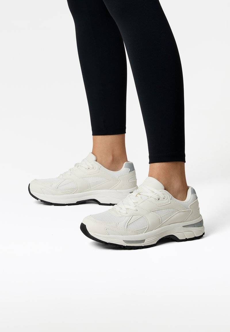 OYSHO OYSHO RETRO RUNNING - Training shoe - white VIP-Rabatte