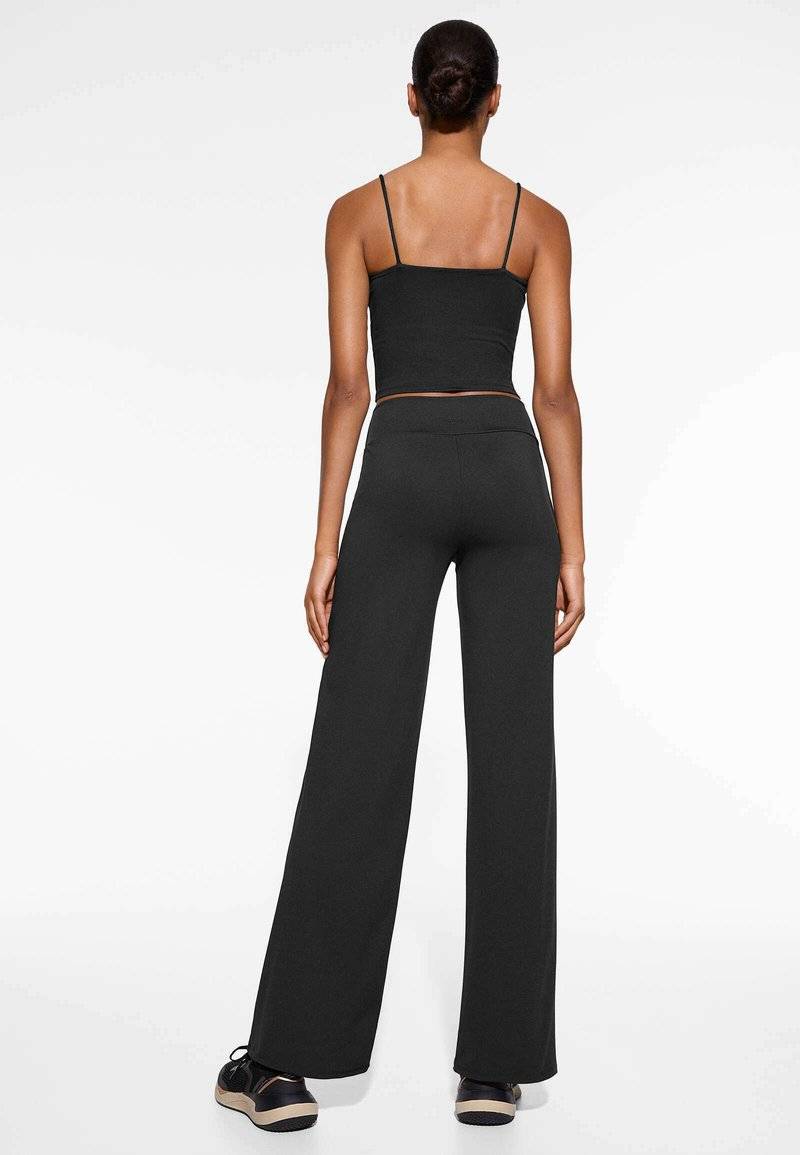OYSHO OYSHO HIGH-RISE COMFORTLUX STRAIGHT-LEG - Trousers - black Kostenlose Rückgabe