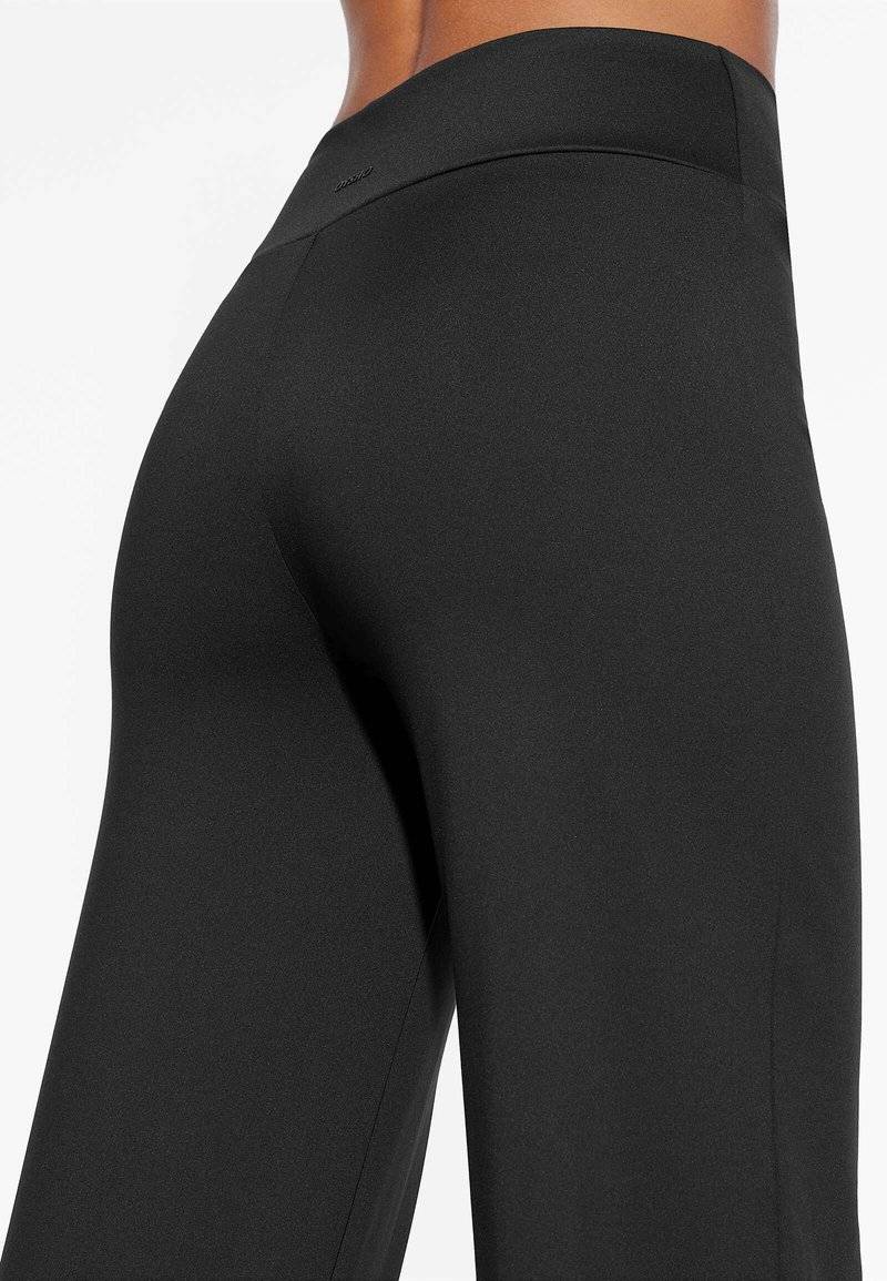 OYSHO OYSHO HIGH-RISE COMFORTLUX STRAIGHT-LEG - Trousers - black Kostenlose Rückgabe