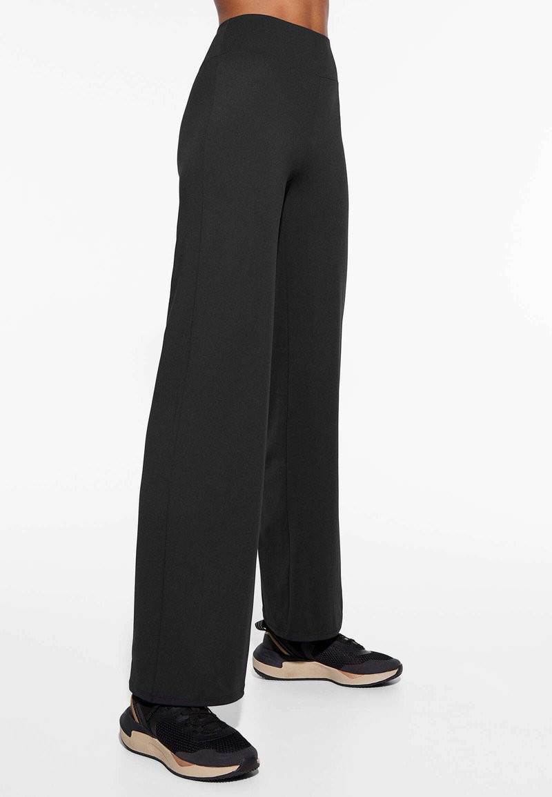 OYSHO OYSHO HIGH-RISE COMFORTLUX STRAIGHT-LEG - Trousers - black Kostenlose Rückgabe