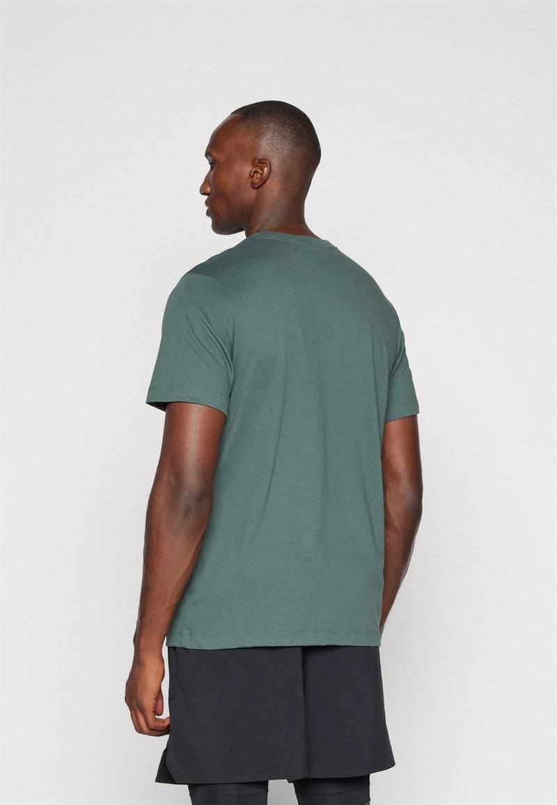 Nike Performance Nike Performance TEE CREW SOLID - Sports T-shirt - vintage green Discount Store für neue Produkte