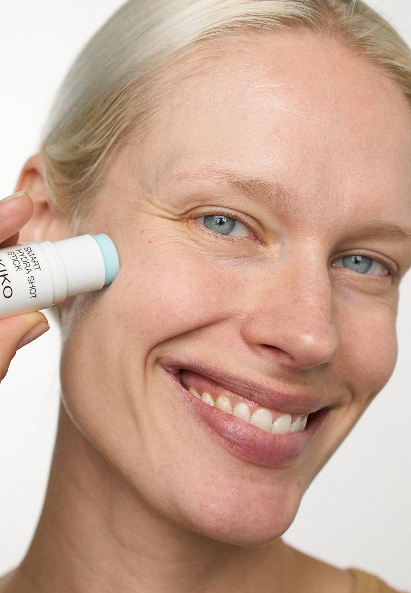 KIKO Milano KIKO Milano SMART HYDRASHOT STICK - Face cream Hotsell
