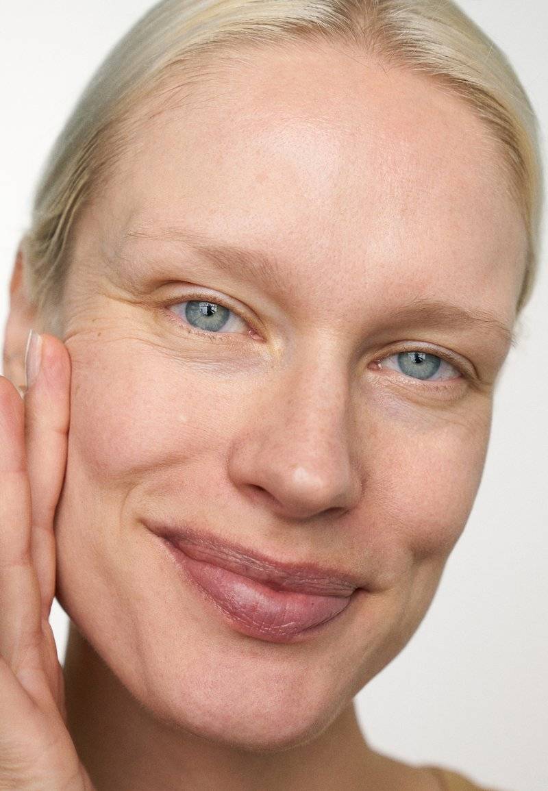 KIKO Milano KIKO Milano SMART HYDRASHOT STICK - Face cream Hotsell