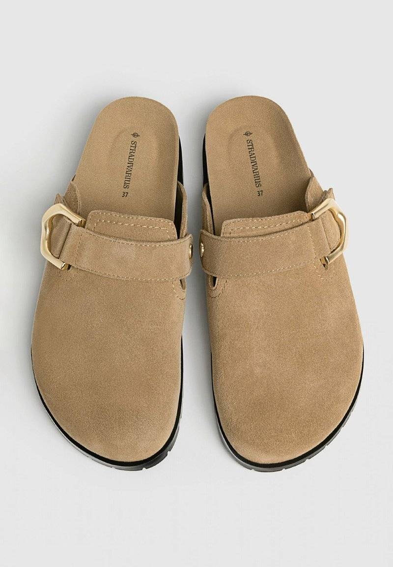 Stradivarius Stradivarius WITH BUCKLE DETAILS - Clogs - beige Begrenzte Freigabe