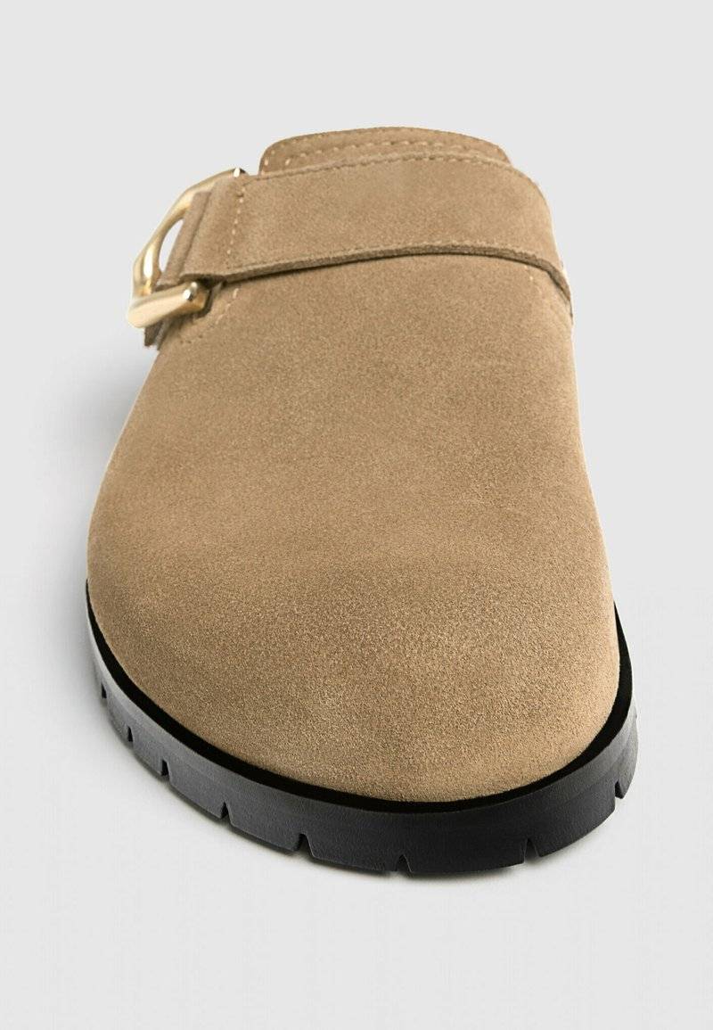 Stradivarius Stradivarius WITH BUCKLE DETAILS - Clogs - beige Begrenzte Freigabe