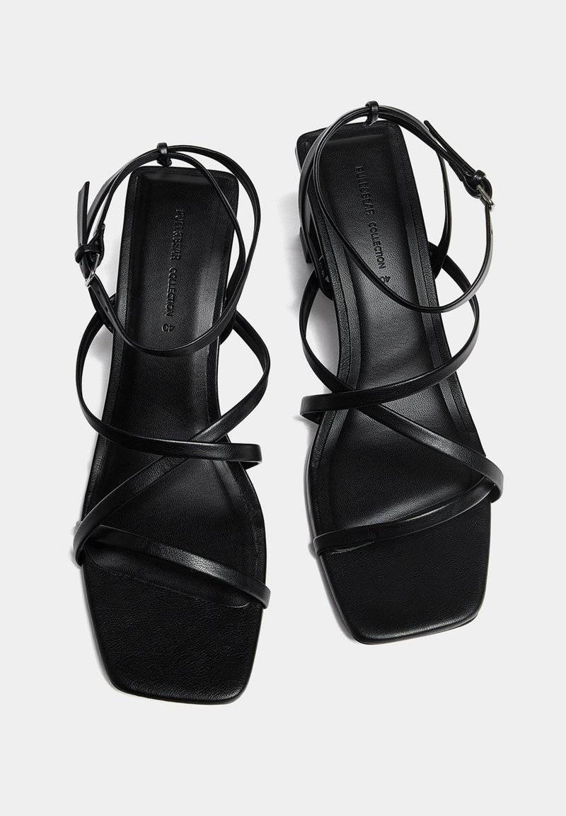 PULL&BEAR PULL&BEAR WITH CROSSOVER STRAPS - Sandals - black Bis zu 60% Rabatt