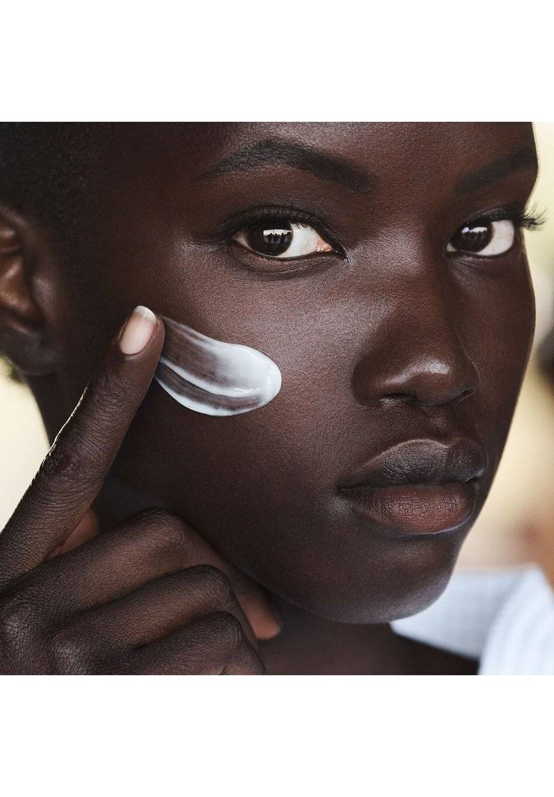 ESTÉE LAUDER ESTÉE LAUDER DAYWEAR MULTI-PROTECTION ANTI-OXIDANT 24H-MOISTURE CREME SPF15 FOR NORMAL/COMBINATION SKIN - Face cream Rabatte dieses Monats