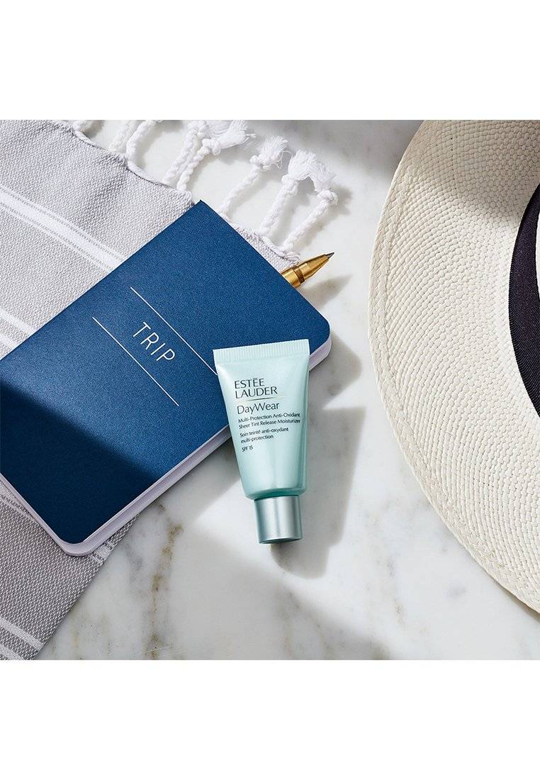 ESTÉE LAUDER ESTÉE LAUDER DAYWEAR SHEER TINT RELEASE ADVANCED MULTI-PROTECTION ANTI-OXIDANT MOISTURIZER SPF 15 - Face cream im Angebot