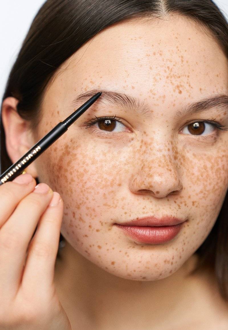Makeup Revolution Makeup Revolution REVOLUTION PRECISE BROW PENCIL - Eyebrow pencil - dark brown Limitierter Zeitrabatt