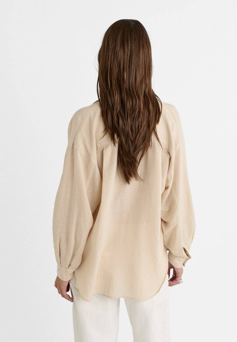 Stradivarius Stradivarius RUSTIKALES DAILY - Button-down blouse - beige Exklusivangebot