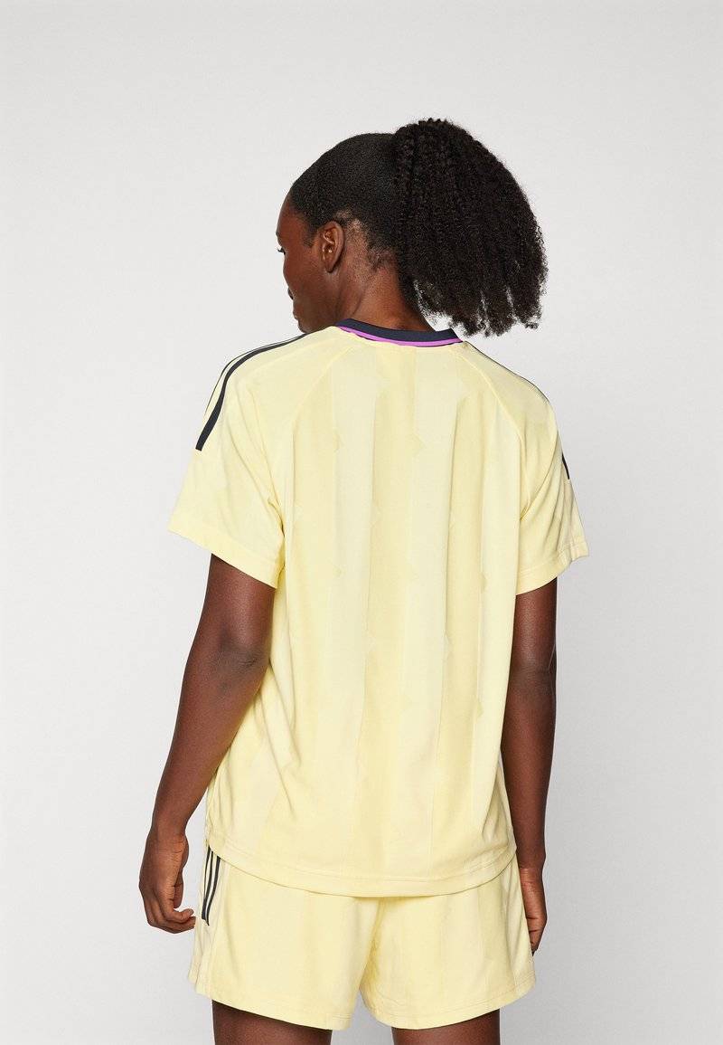 adidas Sportswear adidas Sportswear TIRO CUT STRIPES BOYFRIEND - Print T-shirt - almost yellow Letzte 3 Tage