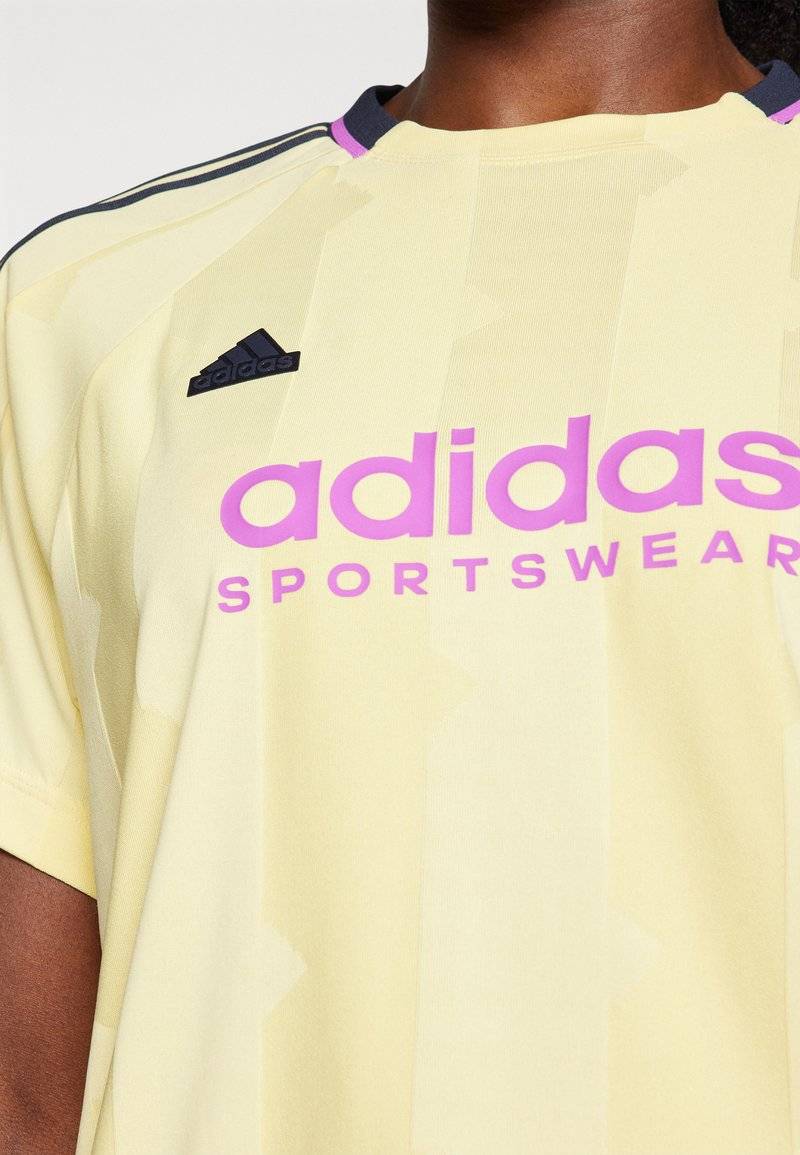 adidas Sportswear adidas Sportswear TIRO CUT STRIPES BOYFRIEND - Print T-shirt - almost yellow Letzte 3 Tage