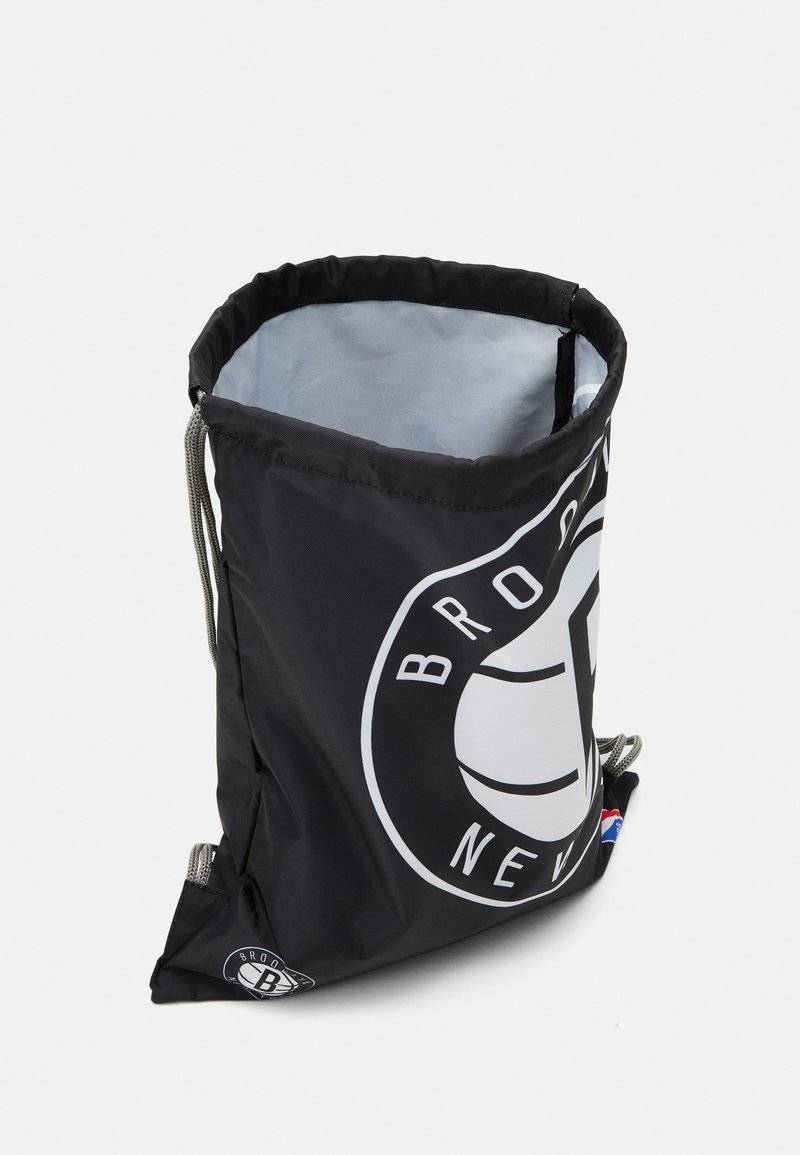 NBA NBA NBA BROOKLYN NETS GYM SACK - Drawstring sports bag - black Discount Store für neue Produkte