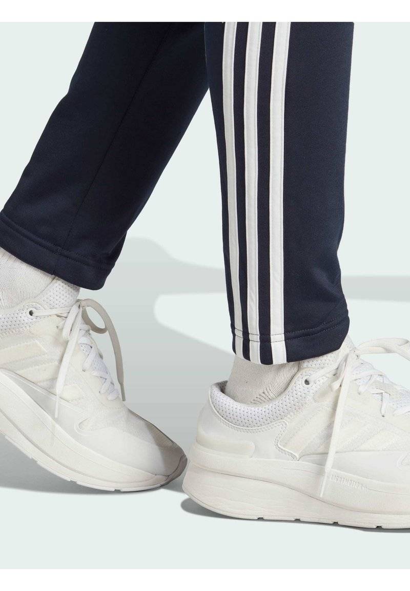 adidas Sportswear adidas Sportswear ESSENTIALS 3-STRIPES - Tracksuit - legend ink white Osterangebot