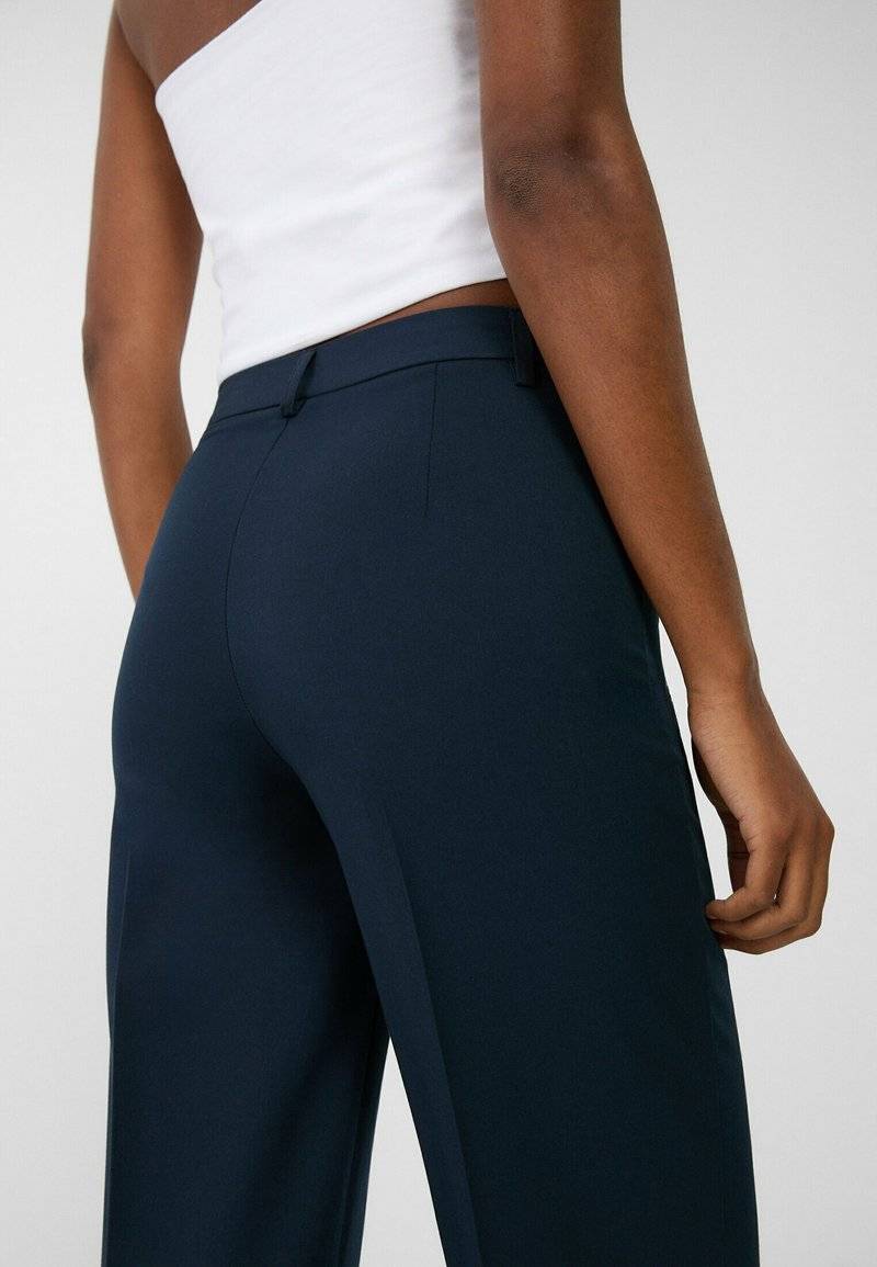 Stradivarius Stradivarius Trousers - dark blue Tägliche Deals