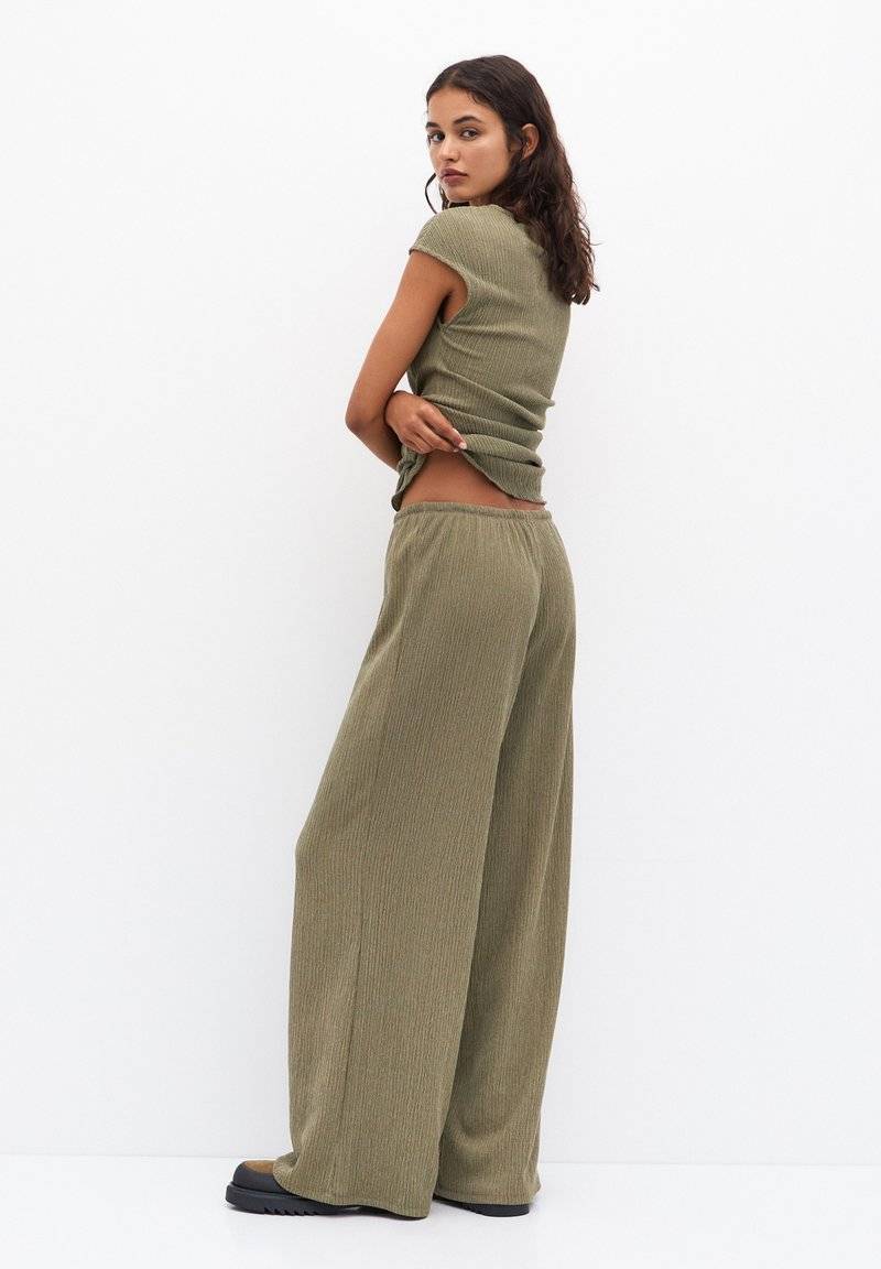 PULL&BEAR PULL&BEAR WIDE-LEG FLOWING - Trousers - khaki Super Sparpreis