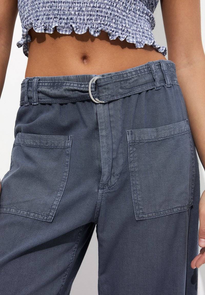 PULL&BEAR PULL&BEAR Trousers - blue Bis zu 65% Rabatt