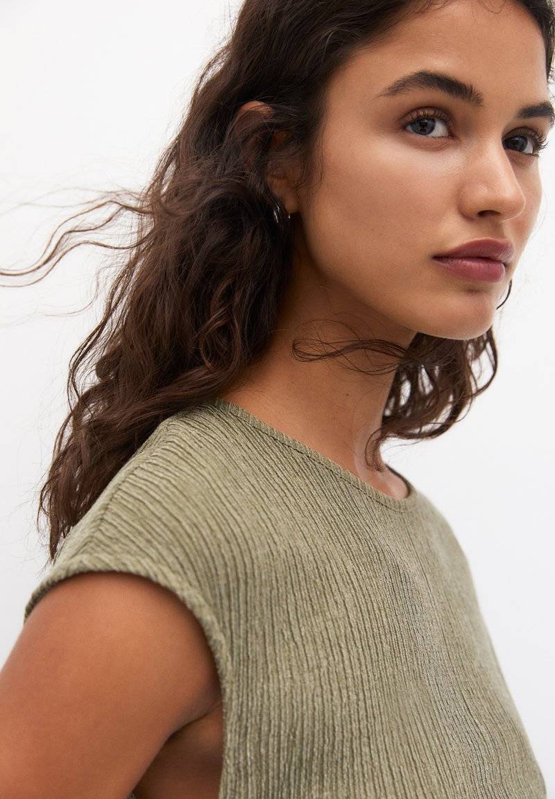 PULL&BEAR PULL&BEAR GATHERED SLEEVELESS - Blouse - khaki Nur für heute
