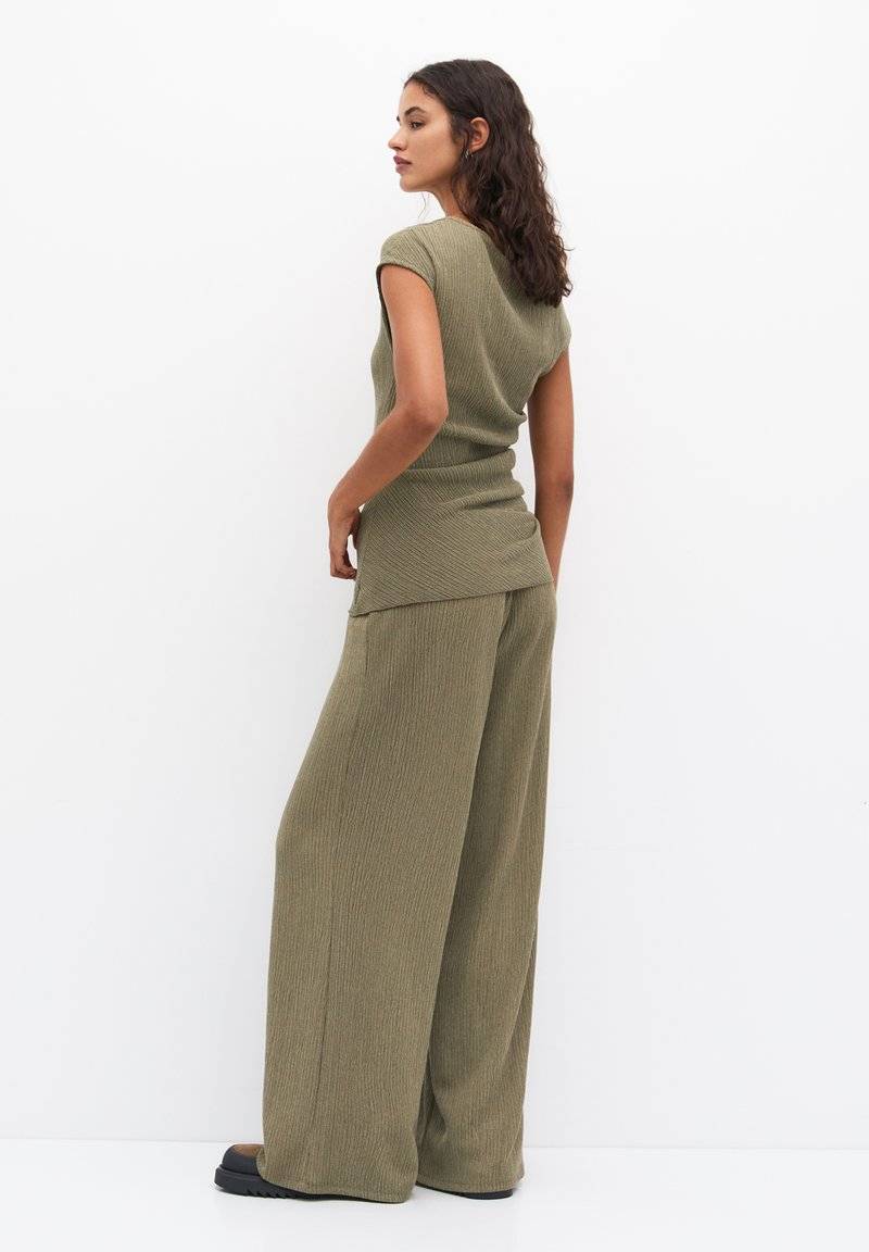PULL&BEAR PULL&BEAR GATHERED SLEEVELESS - Blouse - khaki Nur für heute