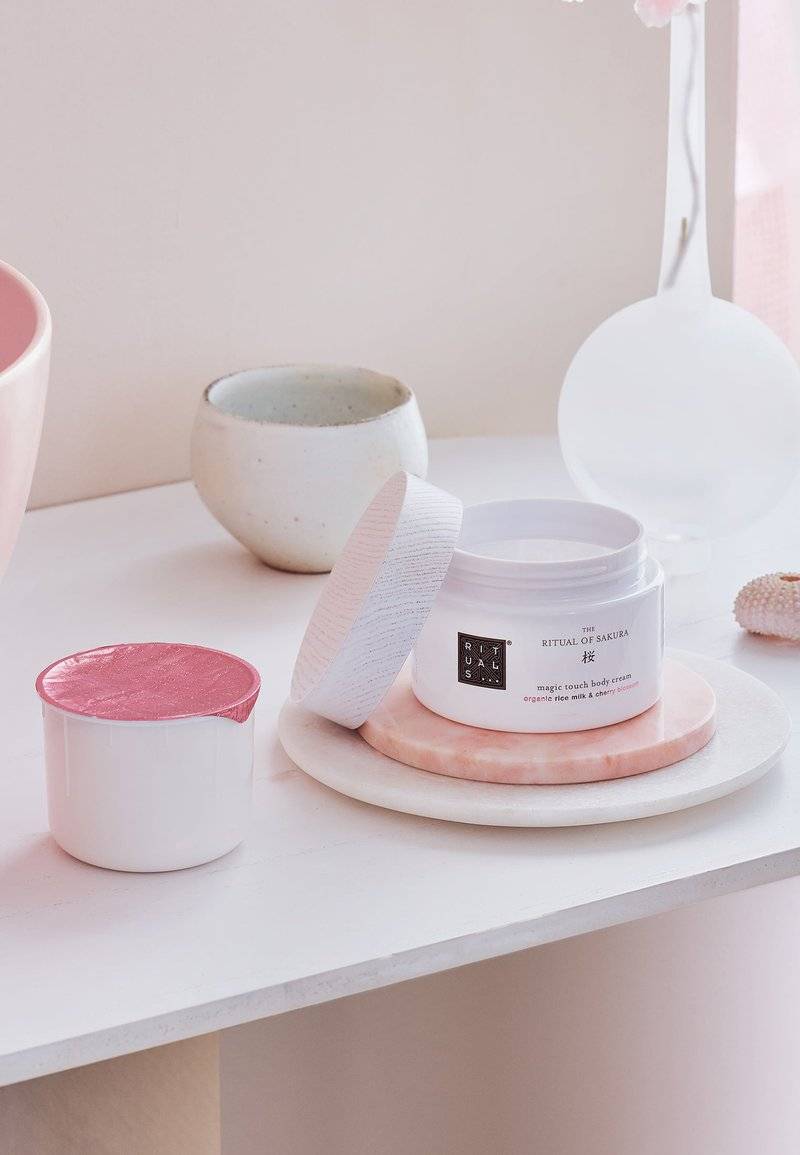 Rituals Rituals BODY CREAM REFILL THE RITUAL OF SAKURA - FLORAL - CHERRY BLOSSOM & RICE MILK - Moisturiser Fabrikpreis