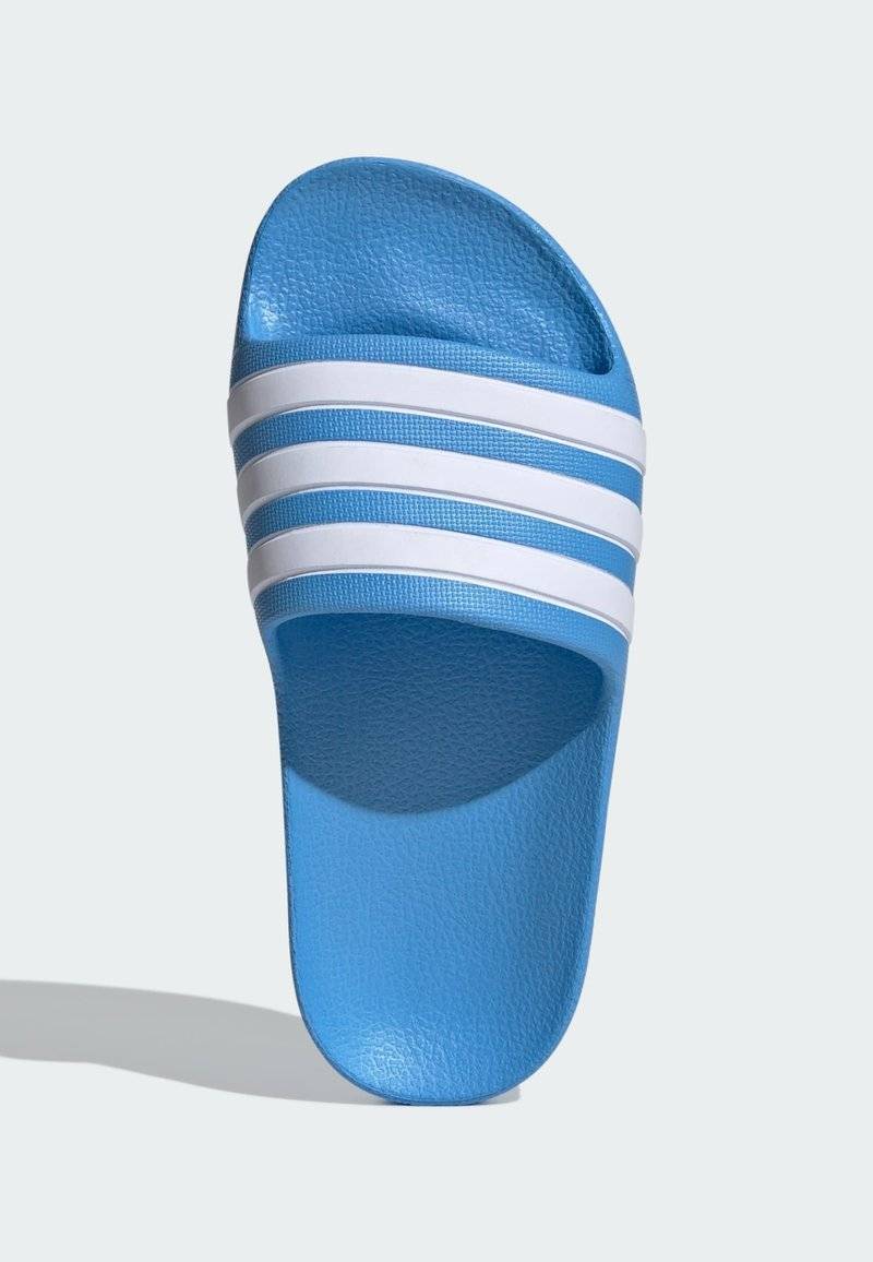 adidas Performance adidas Performance ADILETTE AQUA - Pool slides - blue burst cloud white blue burst Valentinstagsangebot