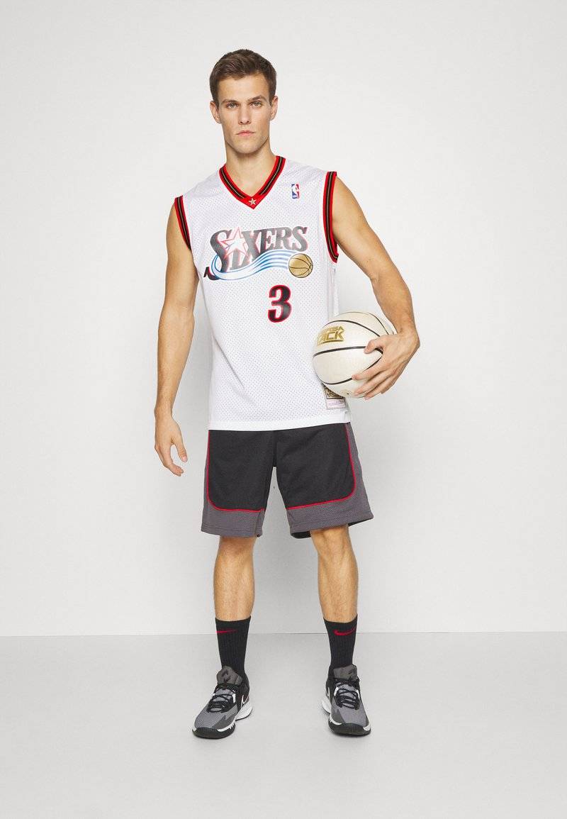Mitchell & Ness Mitchell & Ness NBA ALLEN IVERSON PHILADELPHIA 76ERS SWINGMAN HOME - Club wear - white Heißer Verkauf