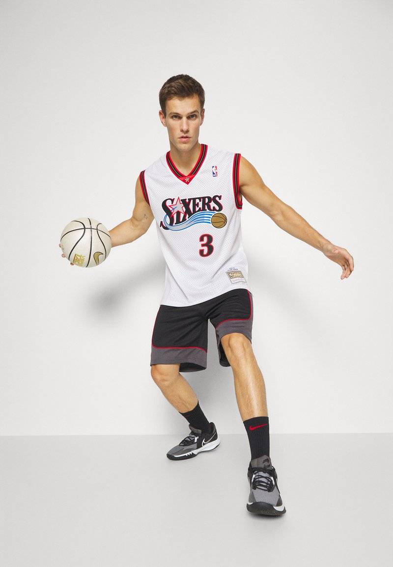 Mitchell & Ness Mitchell & Ness NBA ALLEN IVERSON PHILADELPHIA 76ERS SWINGMAN HOME - Club wear - white Heißer Verkauf