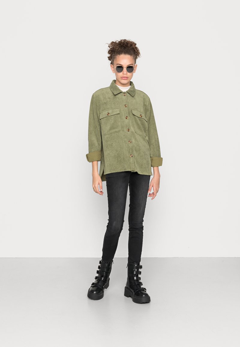 Pieces Pieces PCEFFI - Button-down blouse - olivine Sonderangebot der Fabrik