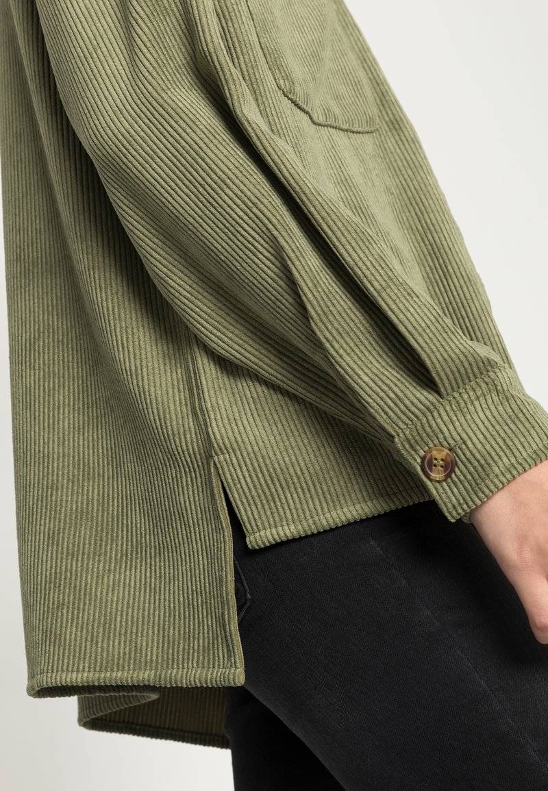 Pieces Pieces PCEFFI - Button-down blouse - olivine Sonderangebot der Fabrik