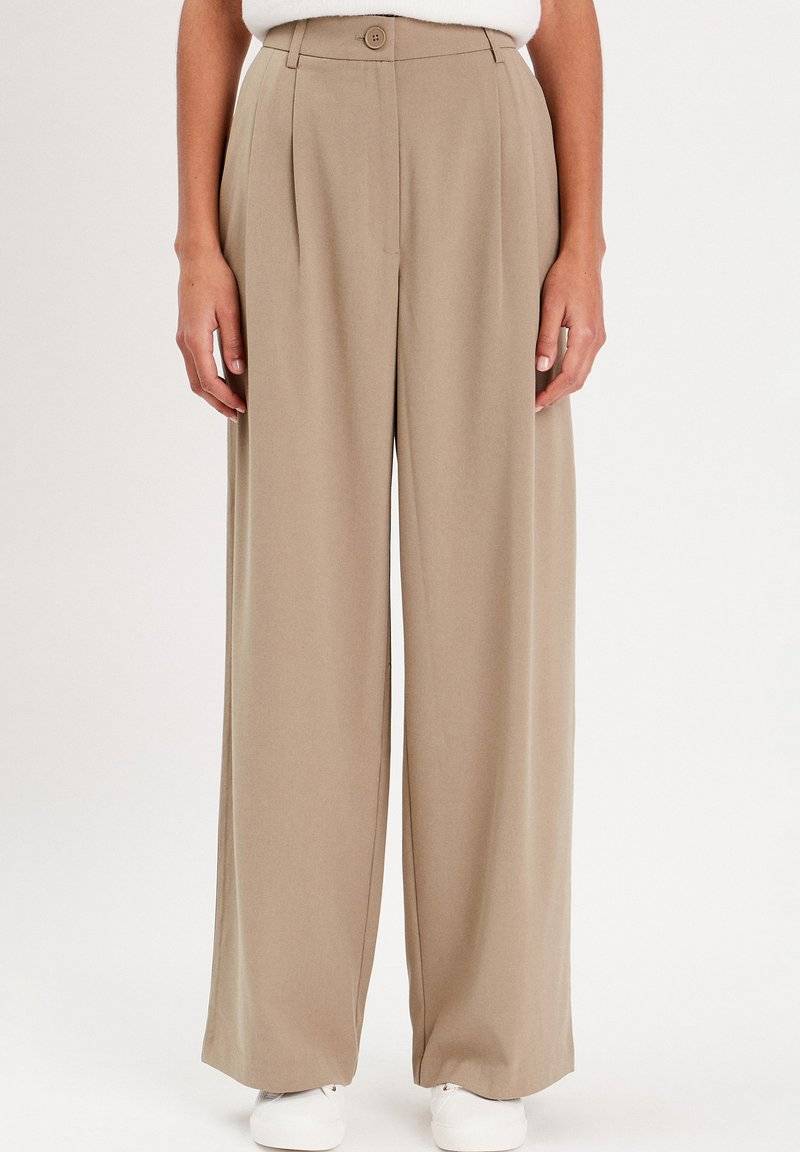 Cache Cache Cache Cache WEITE FLIESSENDE MIT ABNÄHERN - Trousers - vert kaki Nur noch ein Tag übrig