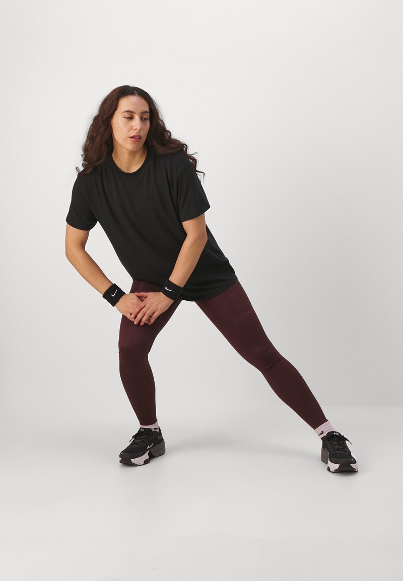 Nike Performance Nike Performance ONE RELAXED TOP - Sports T-shirt - black Rabatt