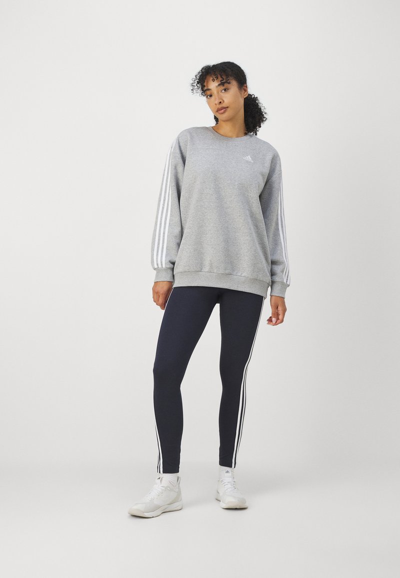 adidas Sportswear adidas Sportswear ESSENTIALS 3 STRIPES OVERSIZED - Sweatshirt Günstig kaufen