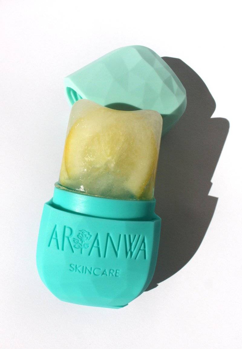 ARI ANWA Skincare ARI ANWA Skincare FACIAL ICE CUBE - MASSAGE ROLLER TOOL - Skincare tool - fresh blue Muttertagsangebot
