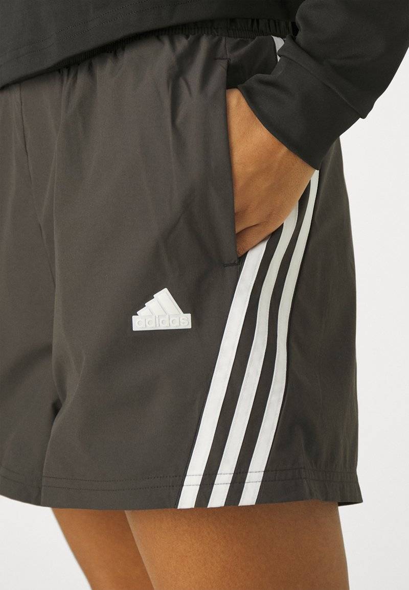 adidas Sportswear adidas Sportswear FUTURE ICONS THREE STRIPES SHORT - Sports shorts - black Speichern exportieren