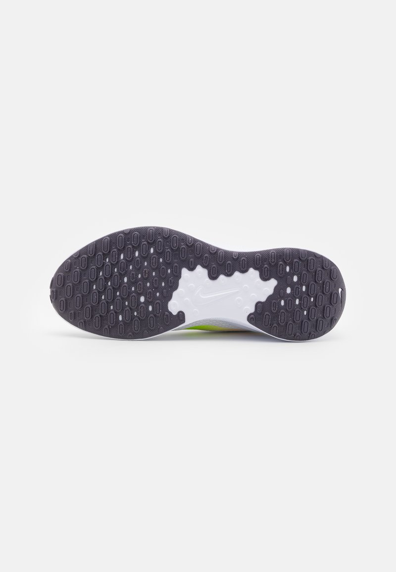 Nike Performance Nike Performance REVOLUTION 7 - Neutral running shoes 50% Rabatt für begrenzte Zeit