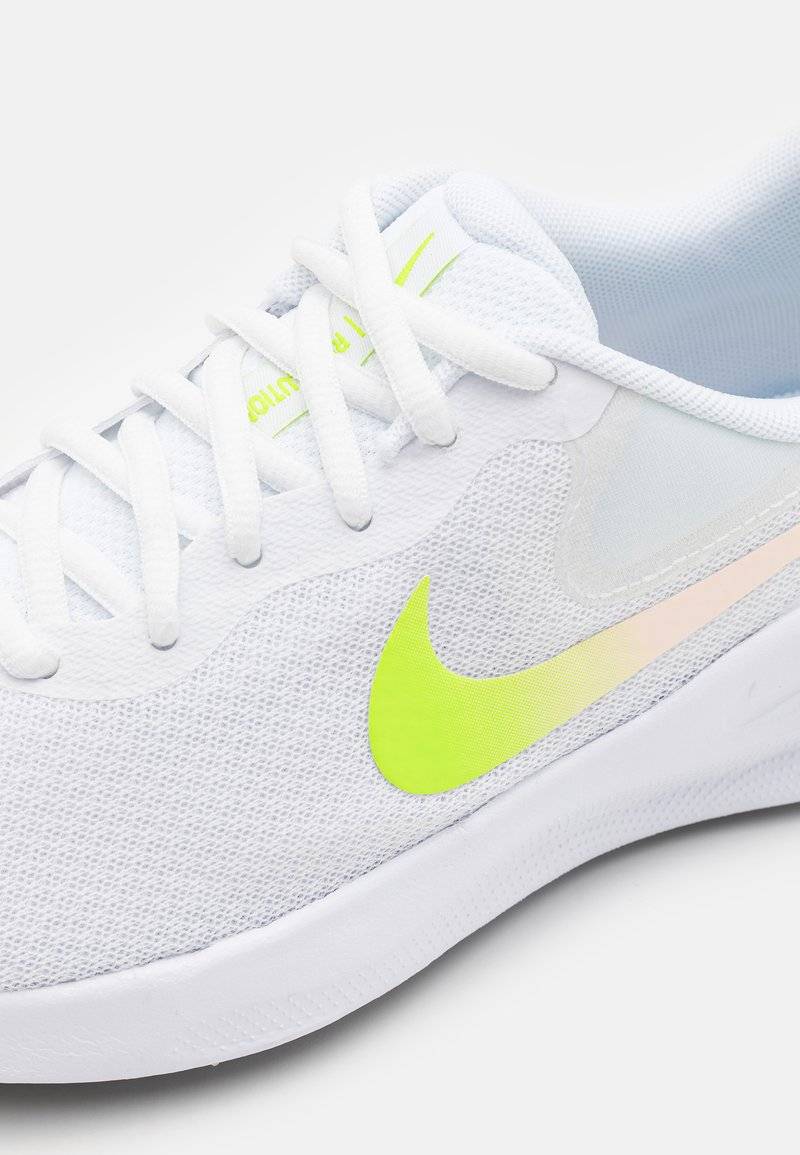 Nike Performance Nike Performance REVOLUTION 7 - Neutral running shoes 50% Rabatt für begrenzte Zeit