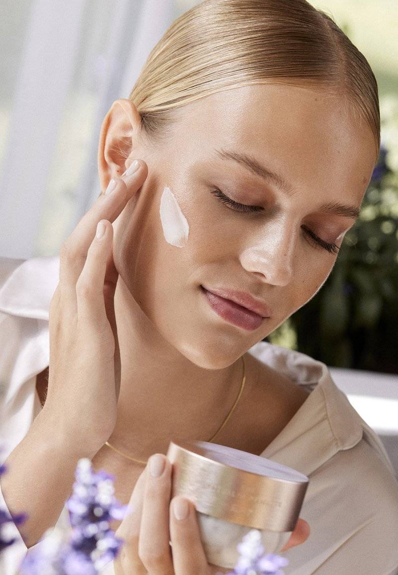 Rituals Rituals THE RITUAL OF NAMASTE GLOW ANTI-AGEING DAY CREAM REFILL - Face cream Schlussverkauf
