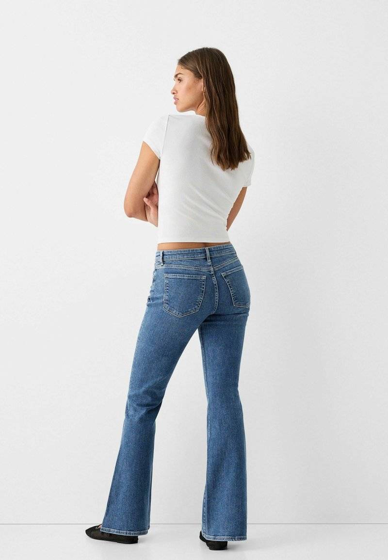 Bershka Bershka Flared Jeans - light blue denim Heißer Verkauf