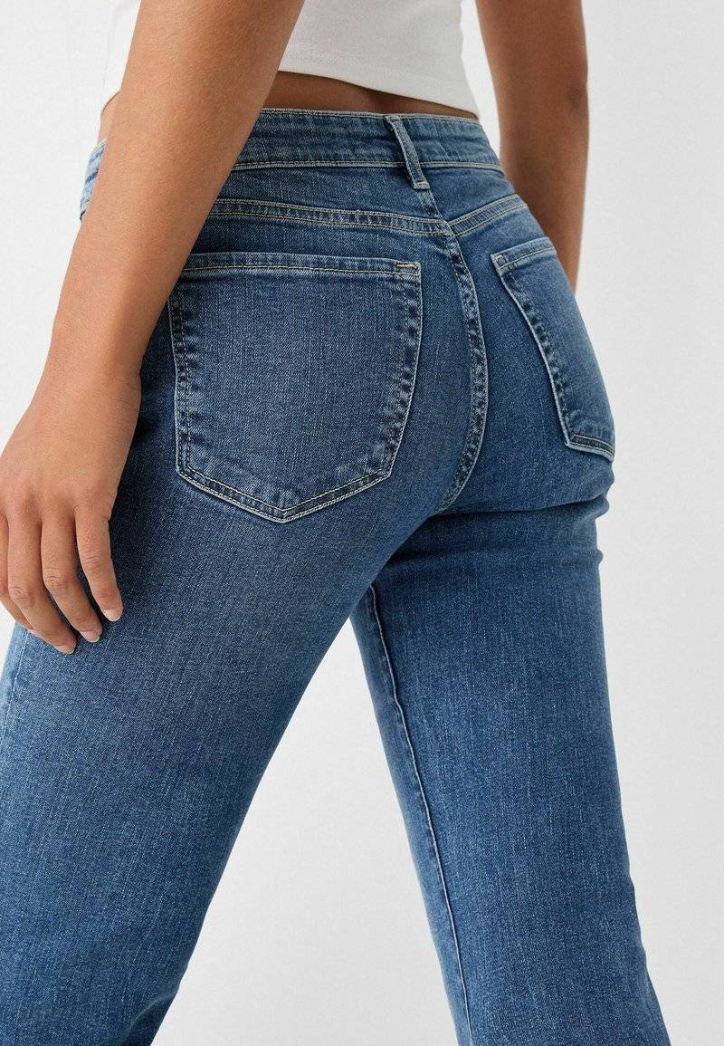 Bershka Bershka Flared Jeans - light blue denim Heißer Verkauf