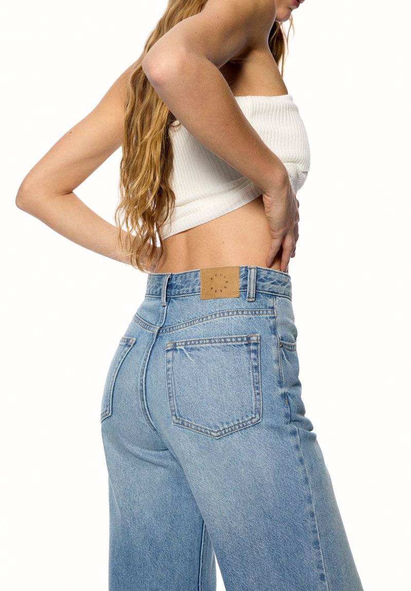 PULL&BEAR PULL&BEAR HIGH WAIST - Flared Jeans - blue Neueste Mode