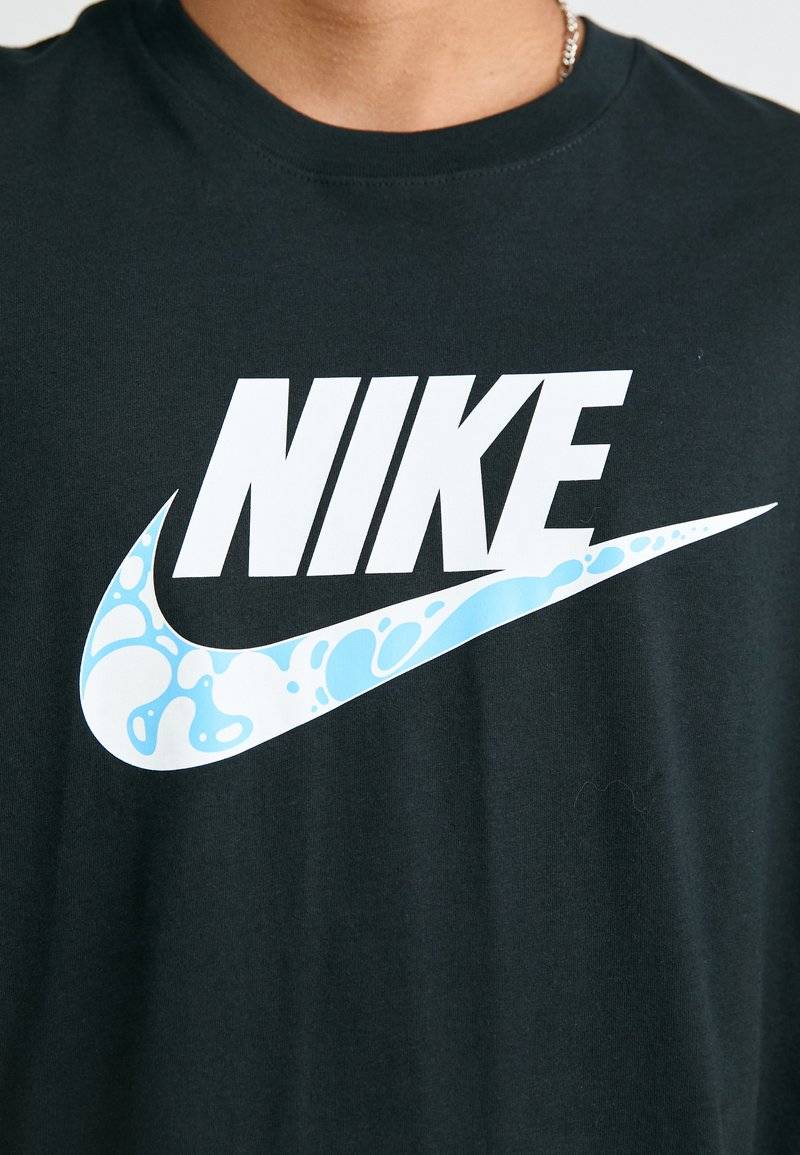 Nike Sportswear Nike Sportswear TEE FUTURA - Print T-shirt - black Tiefpreis